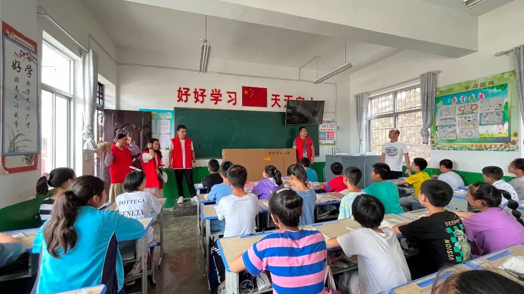 愛心助學，筑夢未來 | 新希望醫(yī)療公益助學活動